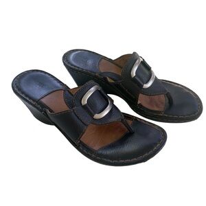 Born Woman’s Black Leather Thong Wedge Sandal Size 8 Slip On Silver Buckle Comfy